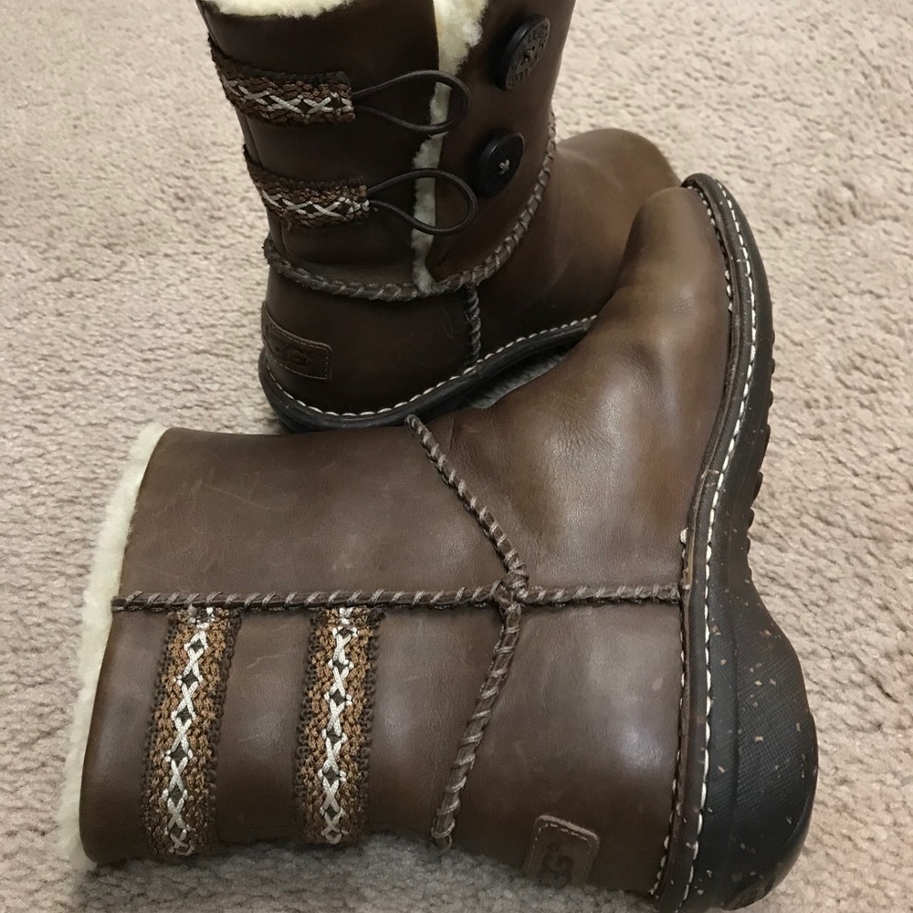 UGG Boots - Picture 3 of 4